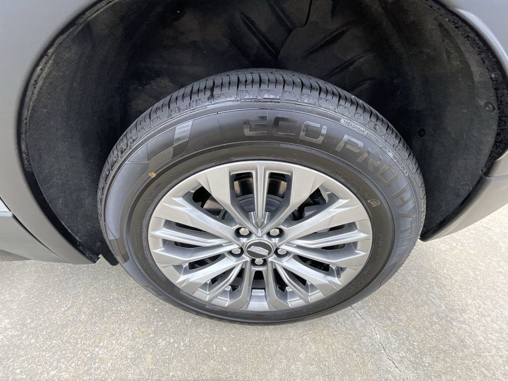 Certified 2025 Cadillac XT4 Premium Luxury FWD image 31