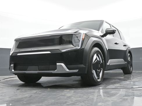 Used 2024 Kia EV9 Light RWD image 37