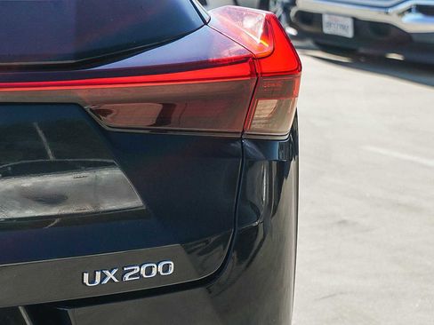 Used 2022 Lexus UX 200 image 11