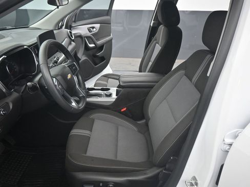Used 2025 Chevrolet Blazer LT image 9