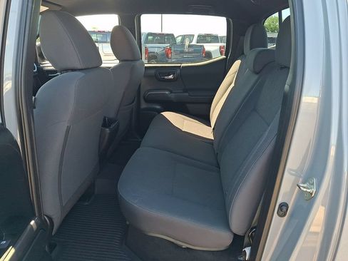 Used 2019 Toyota Tacoma SR AWD/4WD image 10