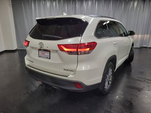 Used 2018 Toyota Highlander XLE AWD/4WD image 8