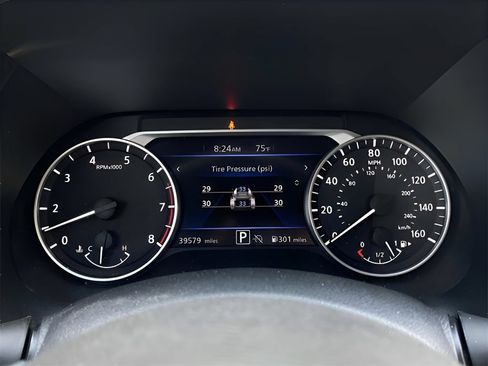 Used 2024 Nissan Sentra SR FWD image 10