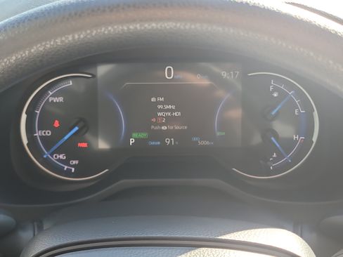 Used 2025 Toyota RAV4 XLE AWD/4WD image 31