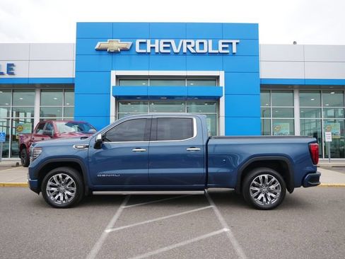 Used 2025 GMC Sierra 1500 Denali w/ Denali Reserve Package AWD/4WD image 4