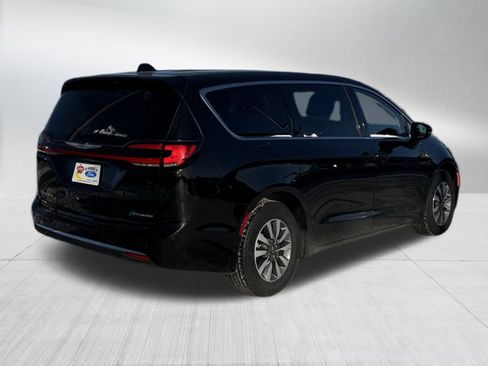 Used 2024 Chrysler Pacifica Select image 7