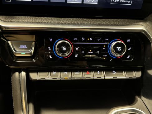 Used 2024 GMC Sierra 3500 Denali w/ Technology Package image 24