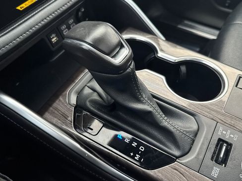 Used 2024 Toyota Highlander Platinum image 27