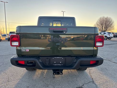 Used 2023 Jeep Gladiator Sport image 5