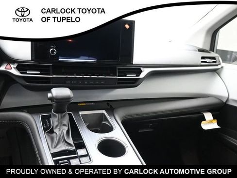 Used 2025 Toyota Sienna LE image 25