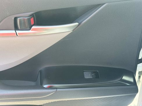 Used 2025 Toyota Camry SE FWD image 12