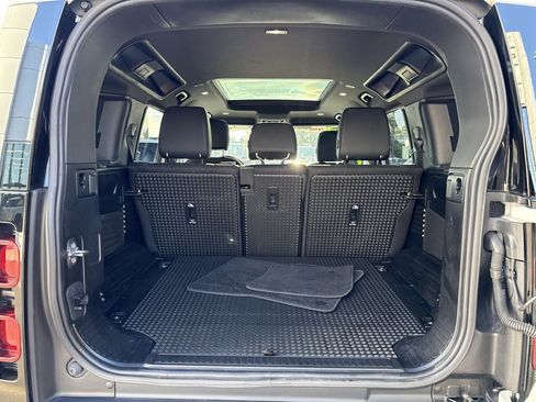Used 2025 Land Rover Defender 110 S image 39