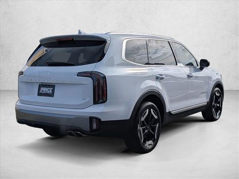 Used 2024 Kia Telluride EX w/ EX Captain's Chair Package image 5