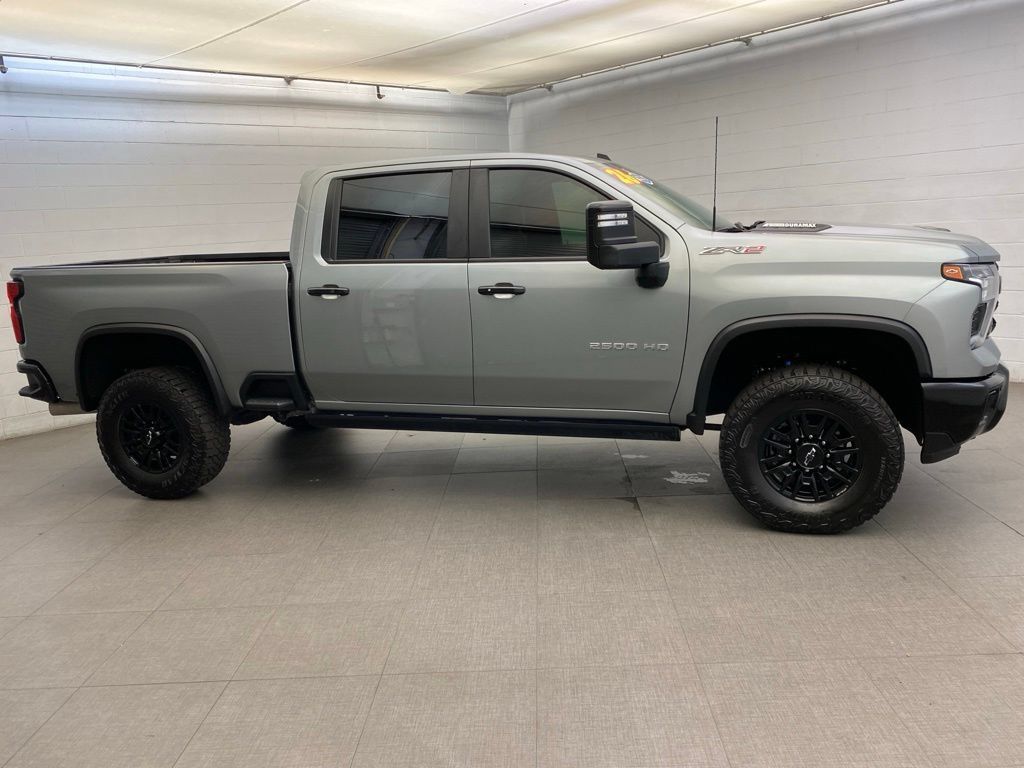 Used 2026 Chevrolet Silverado 2500 ZR2 AWD/4WD image 8