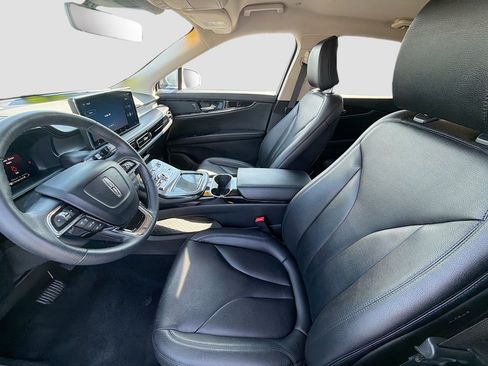 Used 2023 Lincoln Nautilus FWD w/ Premium Package image 21
