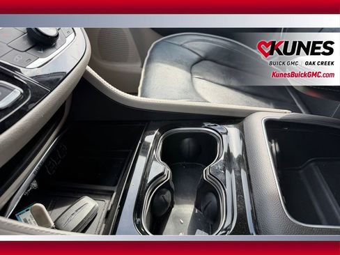 Used 2023 Chrysler Pacifica Limited FWD image 16