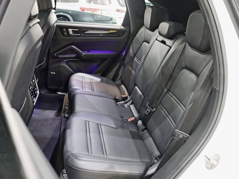 Used 2022 Porsche Cayenne Platinum Edition image 30