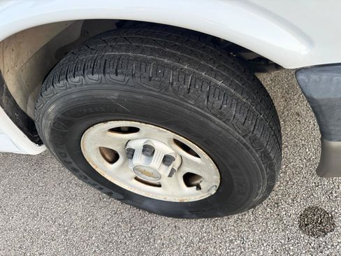 Used 2004 Chevrolet Express 1500 Passenger RWD image 23