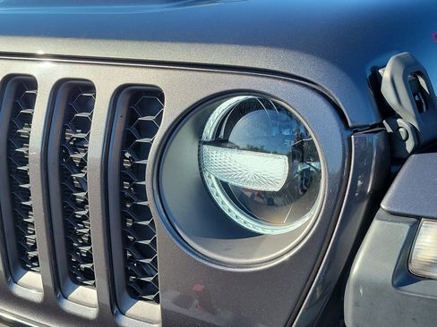 Used 2022 Jeep Gladiator Rubicon w/ Cold Weather Group image 9