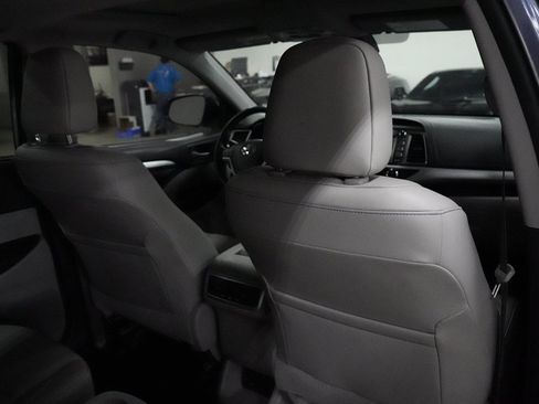 Used 2018 Toyota Highlander XLE FWD image 21