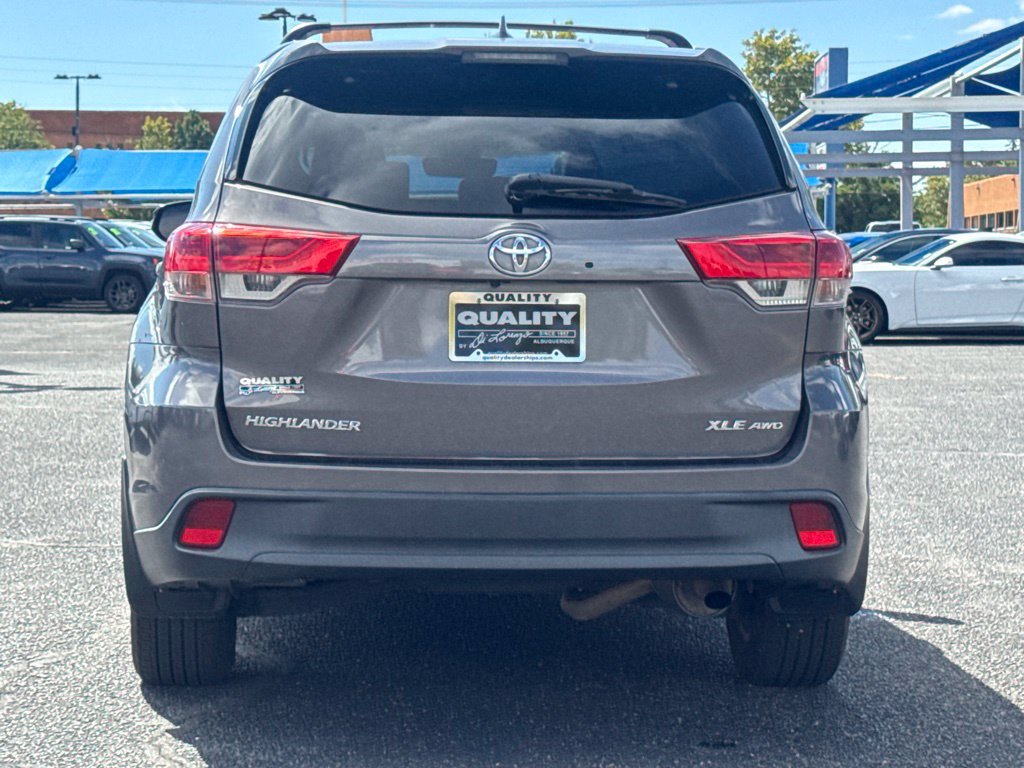 Used 2017 Toyota Highlander XLE AWD/4WD image 7