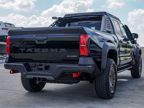 Used 2025 Toyota Tacoma TRD Sport w/ Tow Tech Package image 8