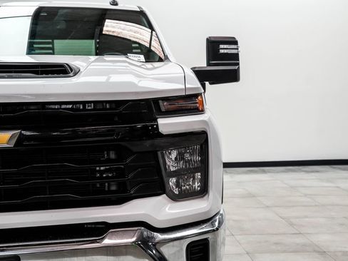 Used 2024 Chevrolet Silverado 2500 W/T w/ WT Convenience Package AWD/4WD image 4