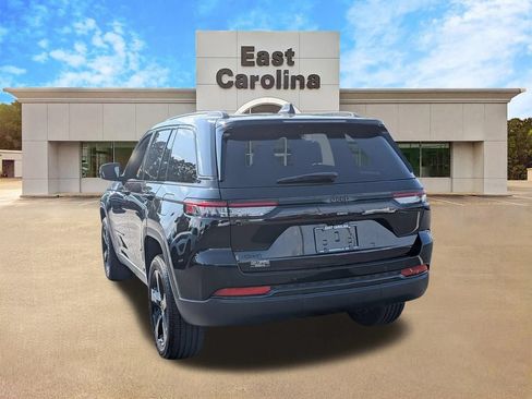 Certified 2024 Jeep Grand Cherokee Altitude AWD/4WD image 5
