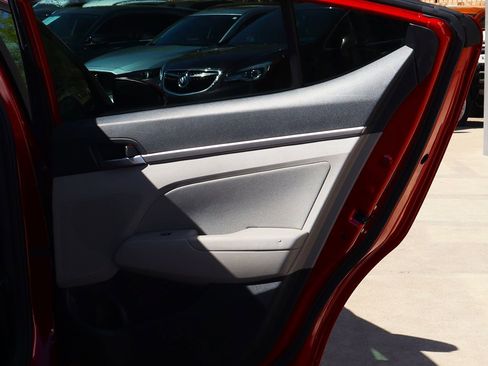 Used 2017 Hyundai Elantra SE image 26