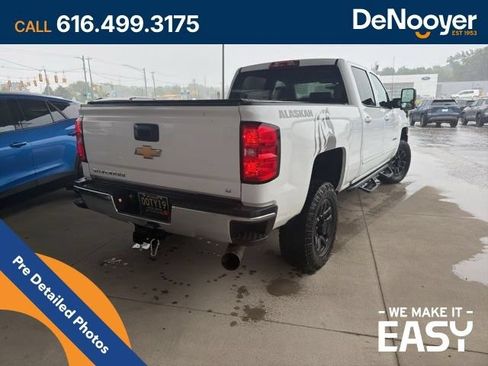 Used 2017 Chevrolet Silverado 2500 LT AWD/4WD image 4