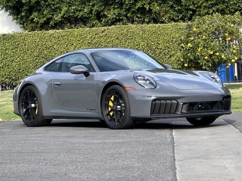 Certified 2025 Porsche 911 Carrera GTS RWD image 9