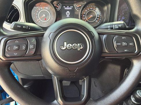 Used 2025 Jeep Gladiator Sport AWD/4WD image 10