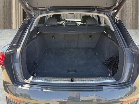 Used 2019 Audi e-tron Prestige w/ Prestige Package image 13