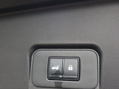 Certified 2025 Nissan Rogue SV image 32