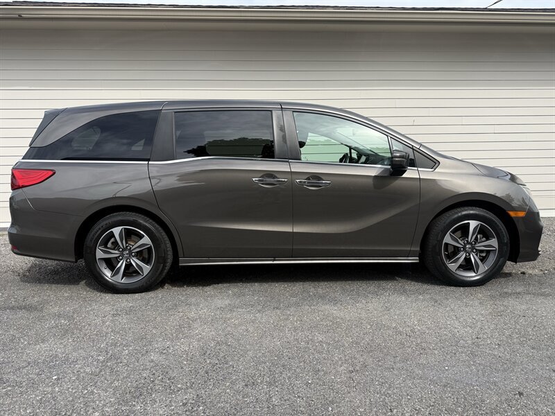Used 2020 Honda Odyssey Touring image 1