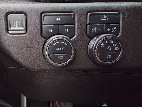 Used 2024 Chevrolet Silverado 2500 LT image 13