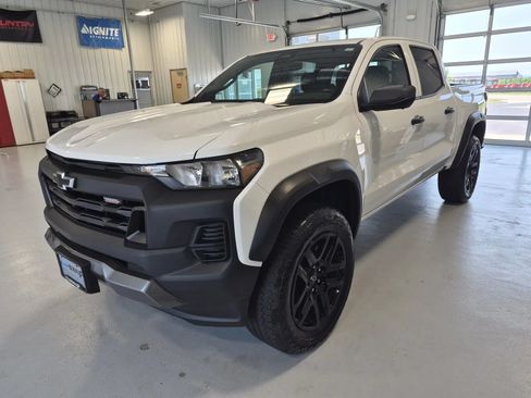 Used 2025 Chevrolet Colorado Trail Boss AWD/4WD image 6