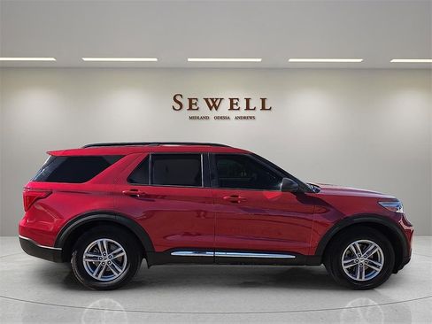 Used 2021 Ford Explorer XLT image 5