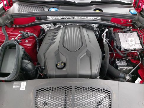 Certified 2025 Porsche Macan image 33