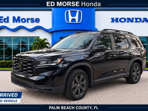 Used 2024 Honda Pilot Sport image 1