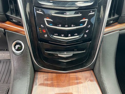 Used 2015 Cadillac Escalade Premium image 37
