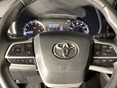 Certified 2023 Toyota Highlander XLE image 18