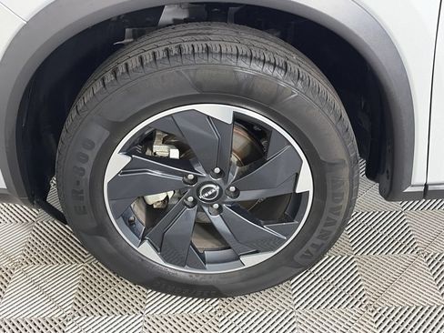 Used 2024 Nissan Rogue SV AWD/4WD image 8