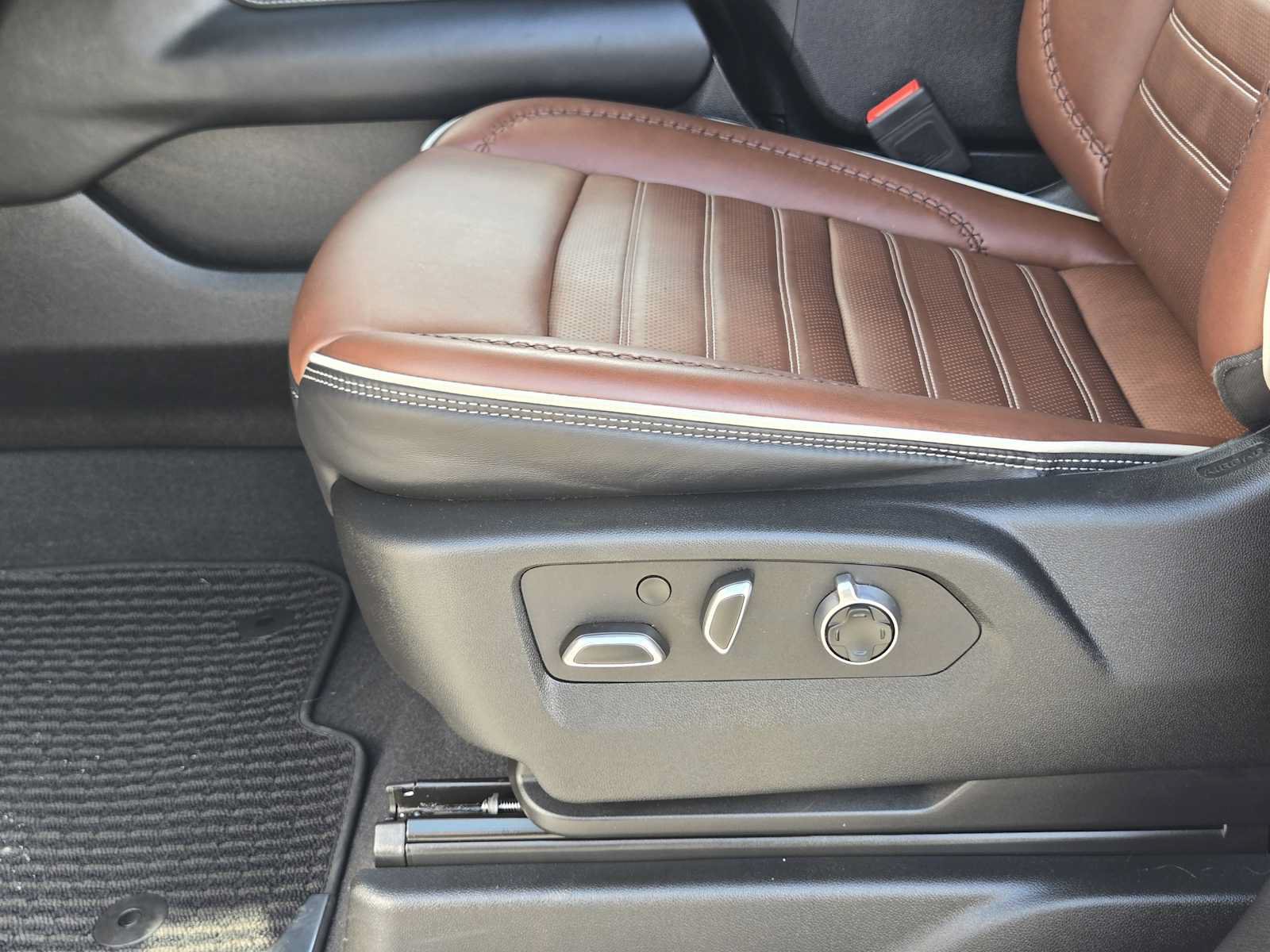 Certified 2023 GMC Yukon Denali Ultimate AWD/4WD image 24