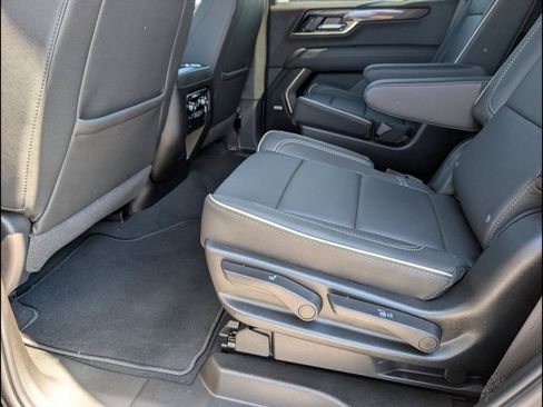 Used 2026 GMC Yukon Elevation AWD/4WD image 12