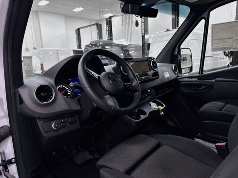 Used 2025 Mercedes-Benz Sprinter 3500 image 10