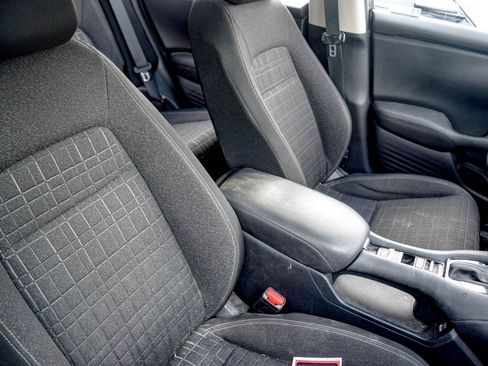 Used 2023 Honda HR-V LX image 10