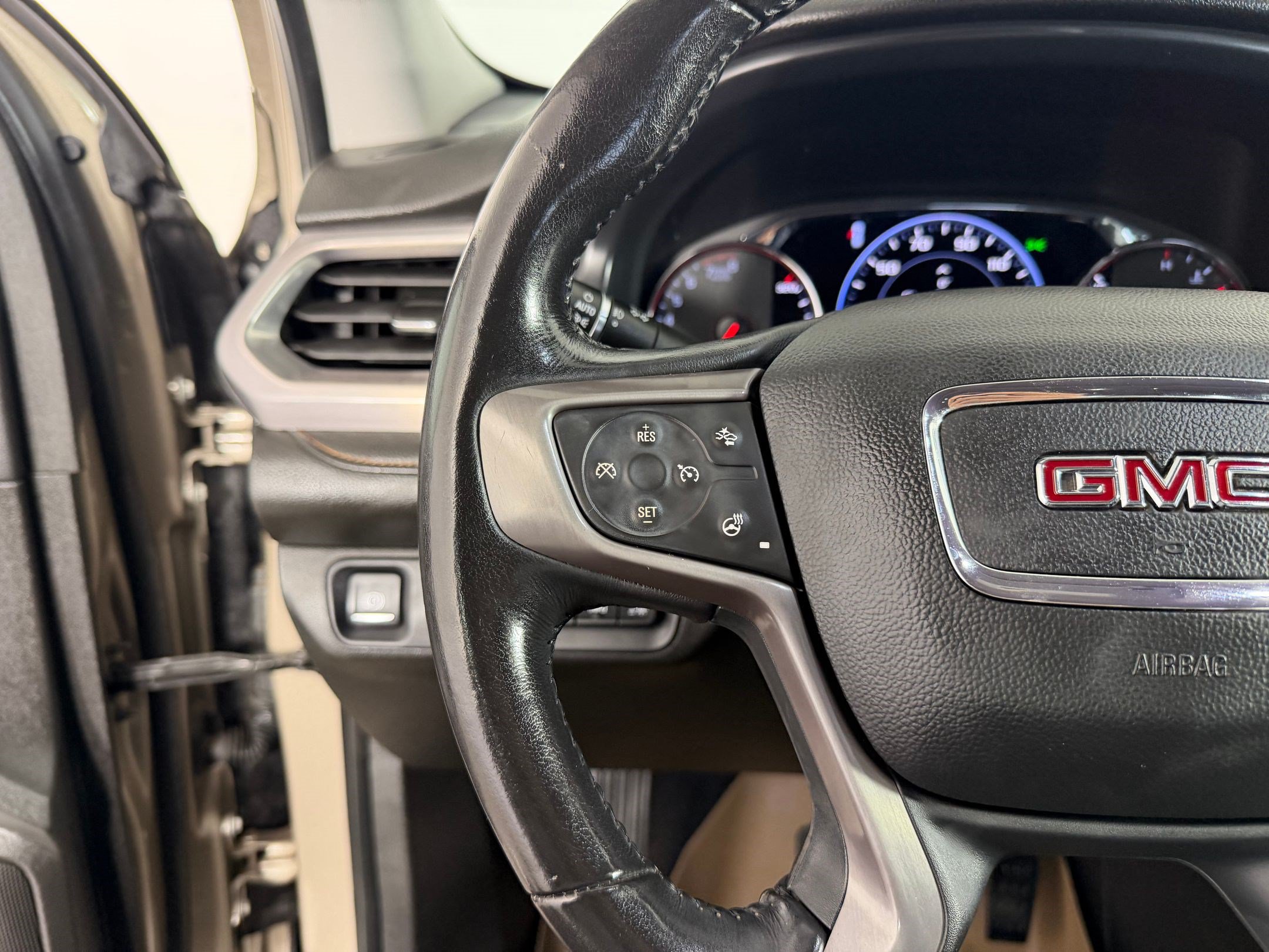 Used 2022 GMC Acadia AT4 w/ Technology Package AWD/4WD image 15