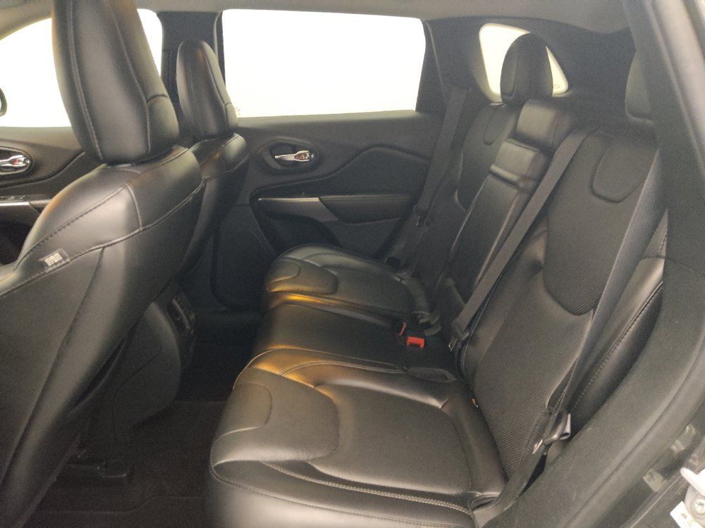 Used 2019 Jeep Cherokee Limited w/ Luxury Group FWD image 18