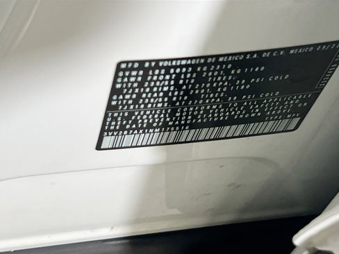 Used 2022 Volkswagen Tiguan SE AWD/4WD image 29